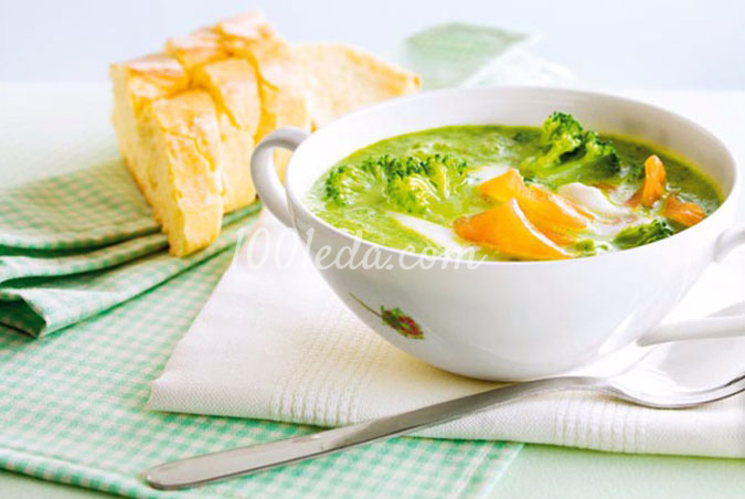Крем-суп из брокколи с полосками лосося