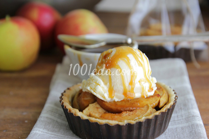 Маленький яблочный пирог с карамелью: рецепт с пошаговым фото