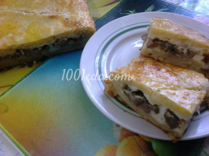 Пирог с начинкой из грибов и плавленого сыра