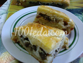 Пирог с начинкой из грибов и плавленого сыра