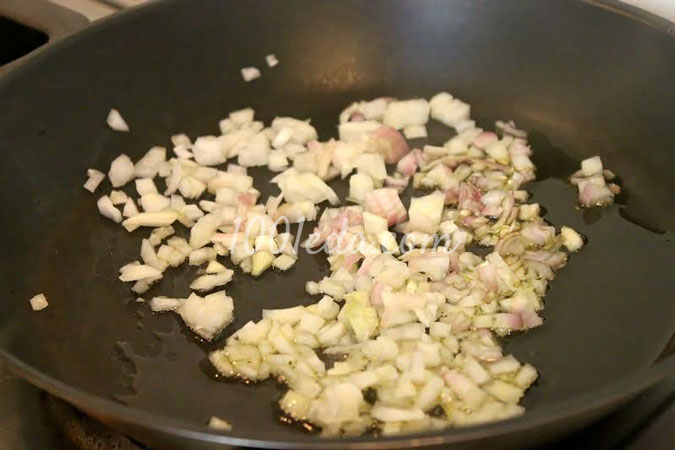 Тефтели со шпинатом в сливочно-сырном соусе: рецепт с пошаговым фото