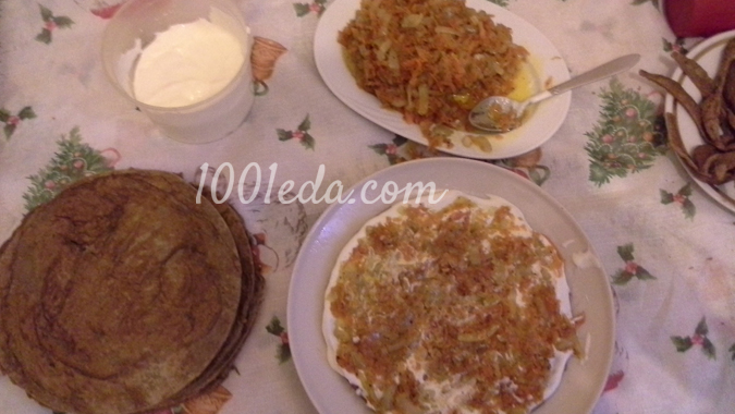 Печеночный торт с морковью и луком