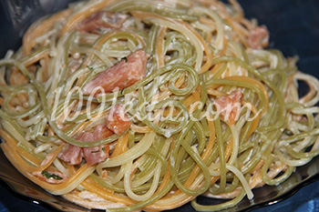 Овощные спагетти с семгой
