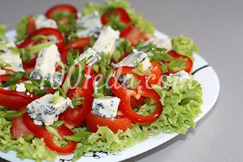 Овощной салат с голубым сыром