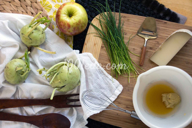 Салат из кольраби, яблок и красного лука: рецепт с пошаговым фото