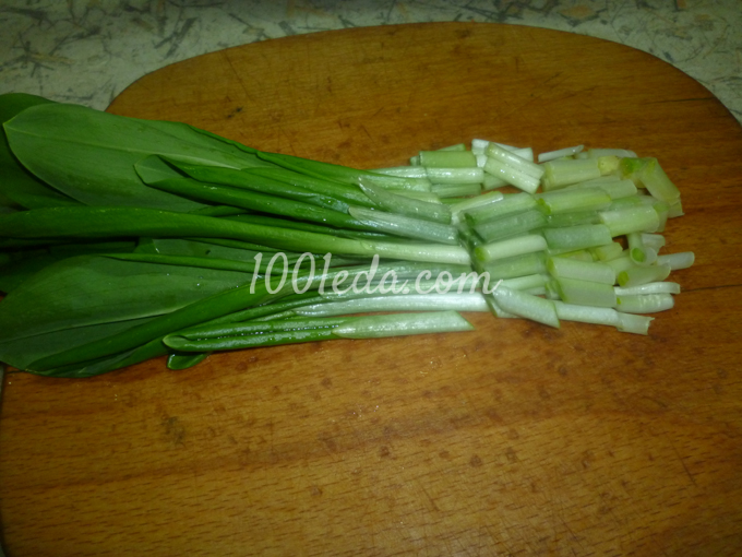 Весенний салатик с капустой, яйцом и черемшой: рецепт с пошаговым фото