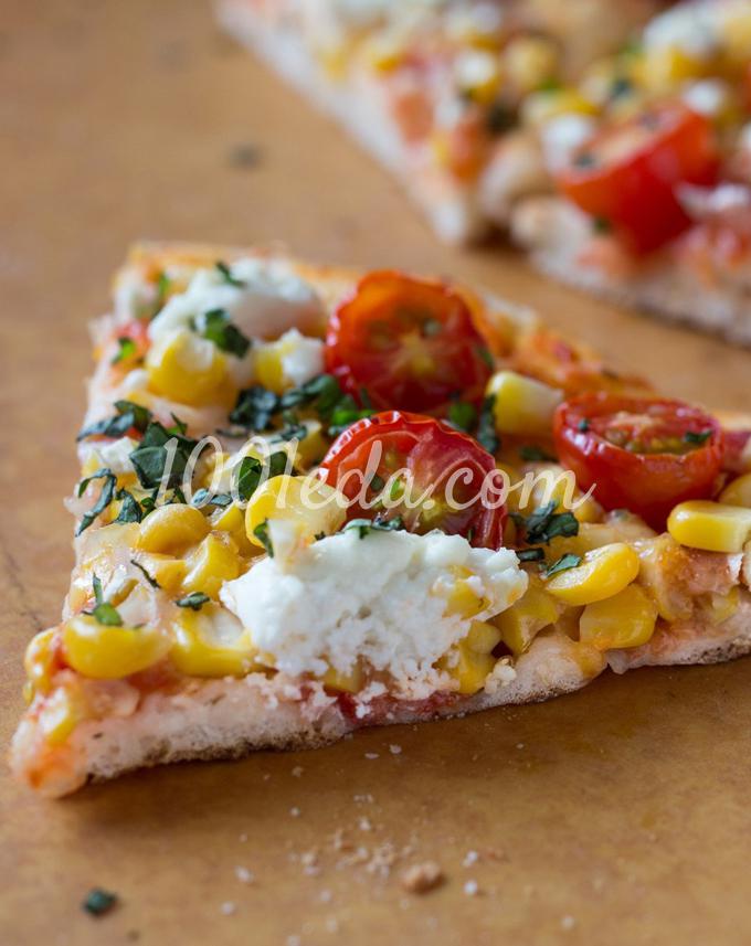 Пицца на гриле с кукурузой, помидорами черри и белым сыром