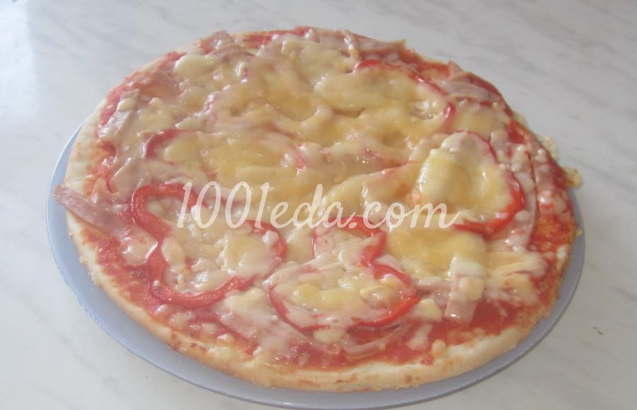 Пицца с колбасой и перцем