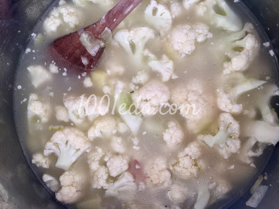 Суп-пюре из цветной капусты с интригующими гренками: рецепт с пошаговым фото - Шаг №3