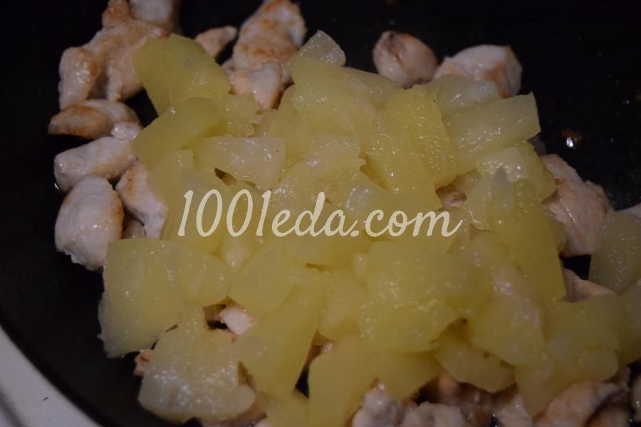 Праздничная курица с ананасами на сковороде: пошаговый с фото - Шаг №3