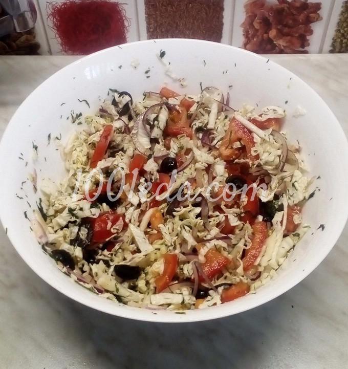 Салат из пекинской капусты с помидорами, маслинами и куриными яйцами: пошаговый с фото - Шаг №7 Салат из пекинской капусты с помидорами, маслинами и куриными яйцами: пошаговый с фото - Шаг №7