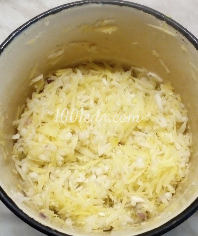 Блины-драники из картофеля, кабачков и пекинской капусты: пошаговый с фото - Шаг №5 Блины-драники из картофеля, кабачков и пекинской капусты: пошаговый с фото - Шаг №5