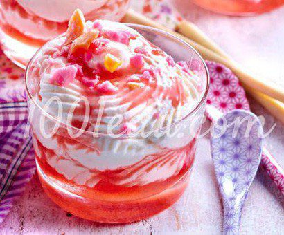 Мусс из маскарпоне, кули с розовым пралине
