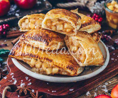 Слоеные пирожные с яблоками