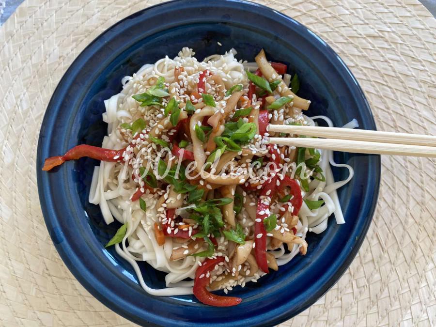 Удон с кальмарами и овощами: пошаговый с фото - Шаг №9 Удон с кальмарами и овощами: пошаговый с фото - Шаг №9