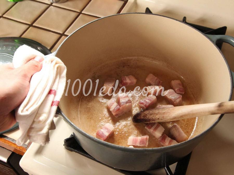 Кассуле из белой фасоли с курицей, грудинкой и колбасками: пошаговое фото - Шаг №2 Кассуле из белой фасоли с курицей, грудинкой и колбасками: пошаговое фото - Шаг №2