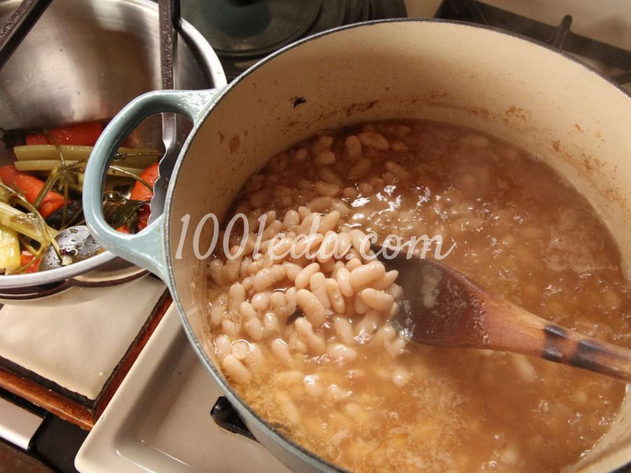 Кассуле из белой фасоли с курицей, грудинкой и колбасками: пошаговое фото - Шаг №9 Кассуле из белой фасоли с курицей, грудинкой и колбасками: пошаговое фото - Шаг №9