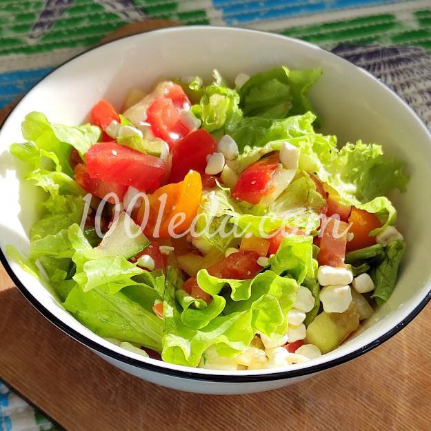 Легкий витаминный салат из свежих овощей с зерненым творогом