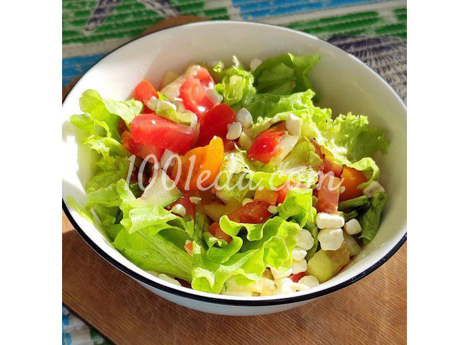 Легкий витаминный салат из свежих овощей с зерненым творогом