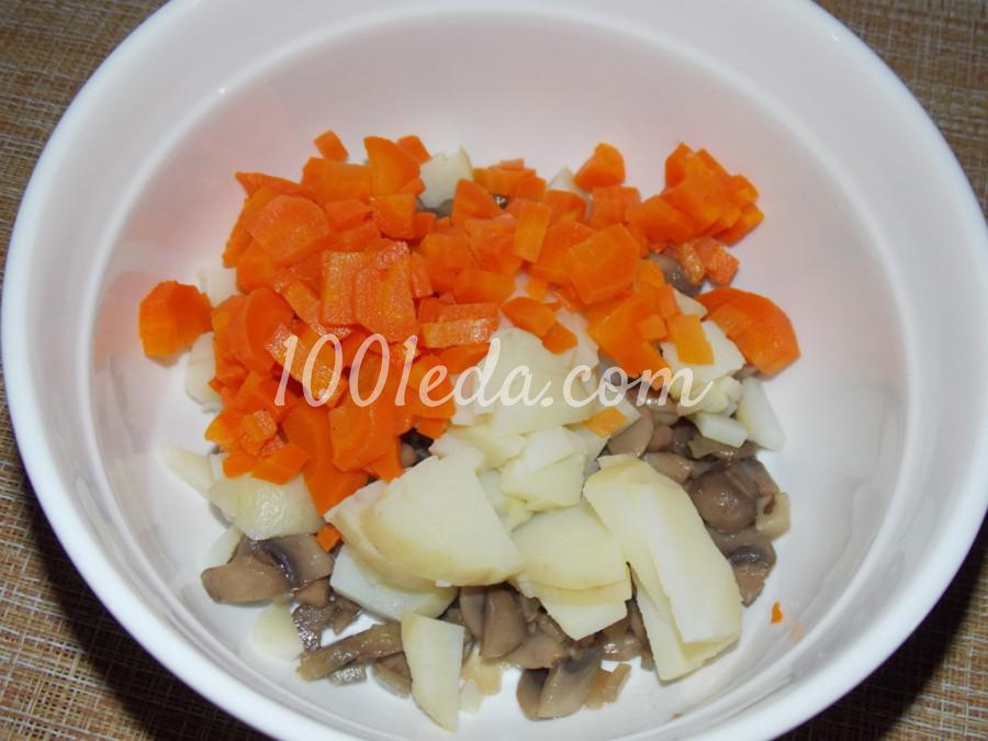 Вкусный салат с грибами и овощами: пошаговый с фото - Шаг №3