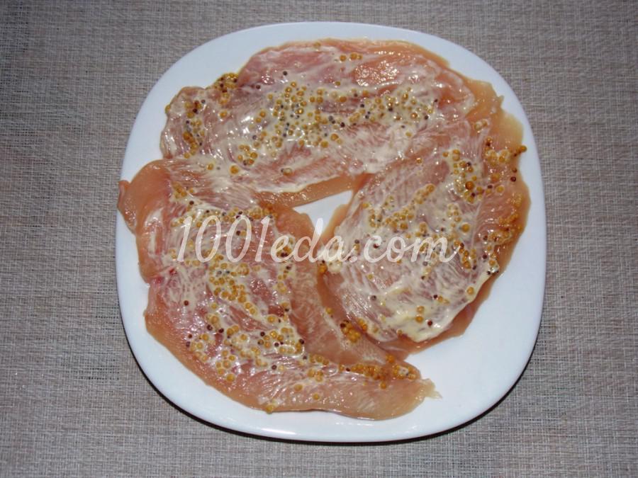Куриные рулетики с сыром и сушеными томатами: пошаговый с фото - Шаг №3 Куриные рулетики с сыром и сушеными томатами: пошаговый с фото - Шаг №3